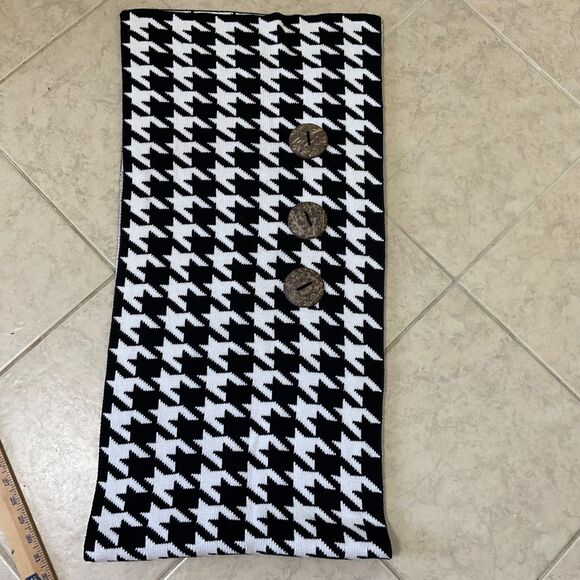 Katie Todd Knit shawl wrap Houndstooth large buttons 60”x15” - Picture 14 of 14